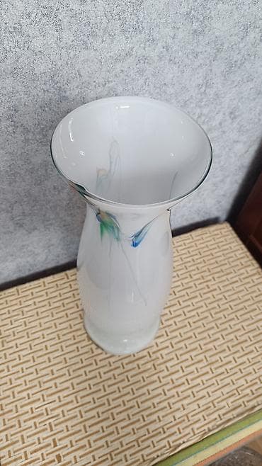 Жылуулуук жабдуулары: Белая стеклянная ваза с художественными цветными мазками - Материал — 6