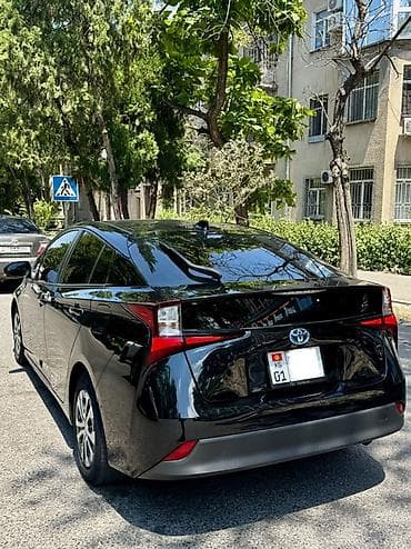 tesla model: Toyota Prius: 2021 г., 1.8 л, Автомат, Гибрид, Хэтчбэк — 1