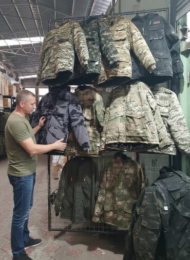 срочно продаю в связи с переездом: Камуфляжные зимние и демисезонные куртки - Разнообразие расцветок — 2