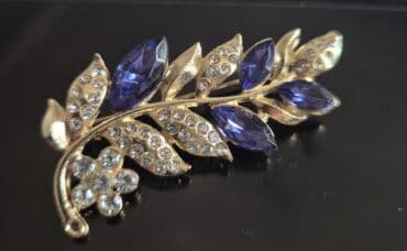 свадебные платья в бишкеке цены: Брошь 
броши цветы 
брошь парикмахер — 2