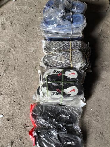 Киреге берилүүчү кийимдер: Мужские и женские шлёпанцы/сланцы разных моделей. Особенности: - — 6