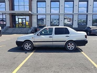Унаа сатуу: Volkswagen Vento: 1994 г., Кол менен иштөөчү, Седан — 2