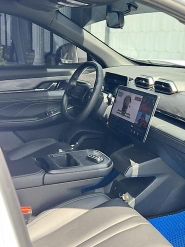 Транспорт: Dongfeng : 2026 г., 0.1 л, Автомат, Электромобиль, Кроссовер — 8