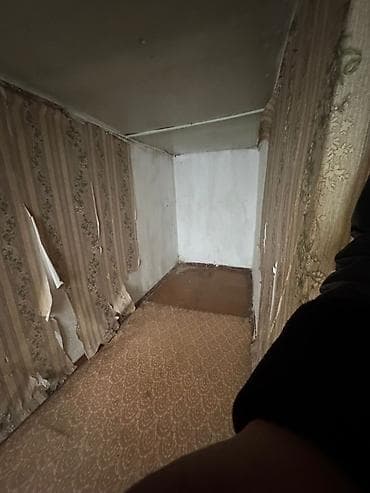 участок жер: Срочно продаётся пристроенная времянка в центре города, район — 9