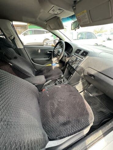 дом обмен на авто: Volkswagen Polo: 2013 г., 1.6 л, Механика, Бензиновая, Седан — 3