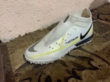 nike react: Продаю футбольные⚽️ бутсы👟 фантом😍///за-2500 покупал за 3100 носил — 2