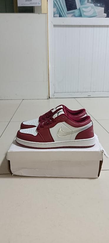 jordan 13: Мужские кроссовки, 42, Nike, Новый, цвет - Красный, Платная доставка — 3