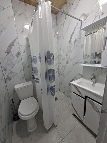 квартиры в бишкеке аренда долгосрочно восток 5: Комната с 3 односпальными кроватями и отдельным санузлом. Описание: - — 3