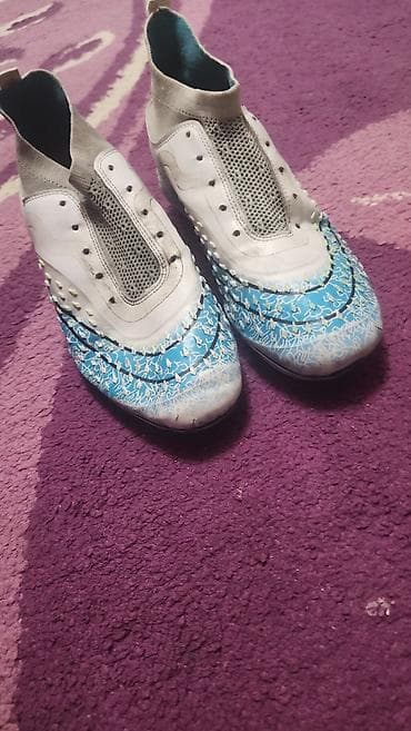 обувь уги: Футбольные бутсы Nike Predator без шнурков Размер 37 б/у — 1