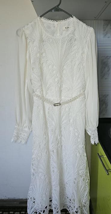 платье бархат: Ажурное белое платье миди с длинными рукавами - Элегантное кружевное — 1