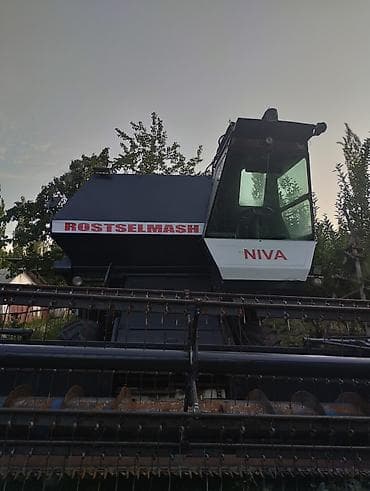 Транспорт: Комбайн зерноуборочный Rostselmash Niva - Марка/модель: Ростсельмаш — 10