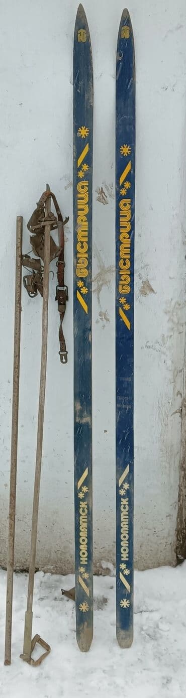 спортивное оборудование: Лыжи новые, крепёж, санки детские — 1