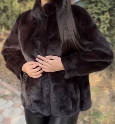 ЭКО шуба, темно‑шоколадный оттенок. Состояние отличное . - размер