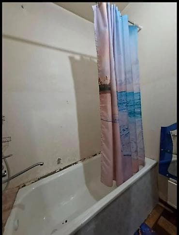 Кыймылсыз мүлк: 3 бөлмө, 75 м², Жал мкр (а.и. Жогорку, Ортоңку, Төмөнкү) 105-серия, 2 кабат, Эски ремонт — 10