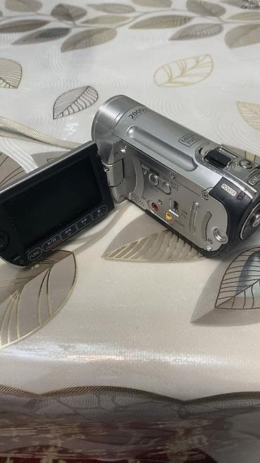 xbox core: Видеокамера Canon FS серии (модель с откидным LCD-экраном) - 48x — 1