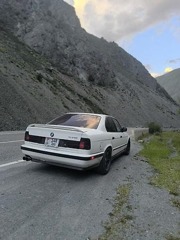 2 8: BMW : 1993 г., 4.4 л, Механика, Бензин, Седан — 8