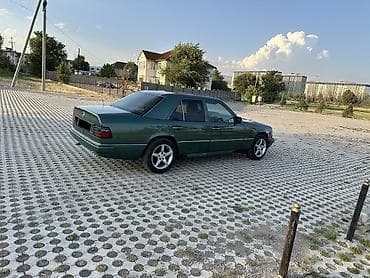 Mercedes-Benz W124: 1992 г., 2 л, Механика, Газ, Седан — 4