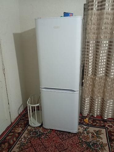 Холодильник двухкамерный, белый, с нижней морозильной камерой