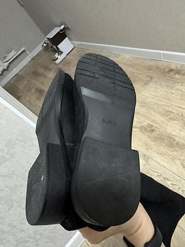 Угги: Черные сапоги-ботфорты без молнии. Были надеты 2 раза. Продаю так как — 4