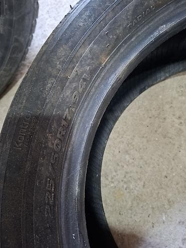 машина шина: Летние шины 225/50 R17, индекс нагрузки 94V (радиальные). - Размер — 2