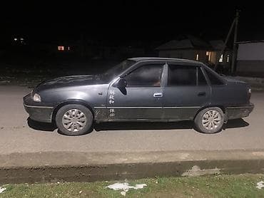 Другие автомобили: Легковой автомобиль седан (4 двери), темно‑серый цвет. Основные — 4