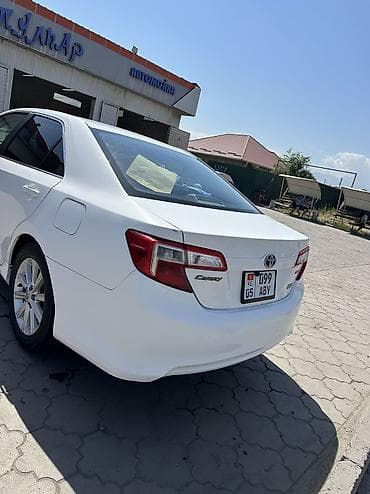 prius v: Toyota Camry: 2013 г., Автомат, Бензин, Седан — 4