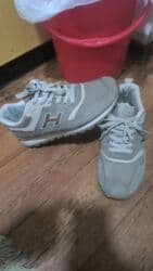 обувь больших размеров бишкек: Кроссовки размер 42. куртки много на зиму все в оригинале разгружаю — 2