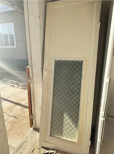 Металлические сейфовые двери: Деревянные межкомнатные двери и створка окна Стоимость дверей 500 сом — 3