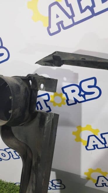 бу запчасти на мерседес актрос: Mercedes-Benz W164, пластиковый экран.
Сломан угол — 2