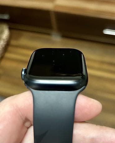 13 макс: Apple Watch Series 8, 45 мм (aluminum case) В отличном состоянии, часы — 2