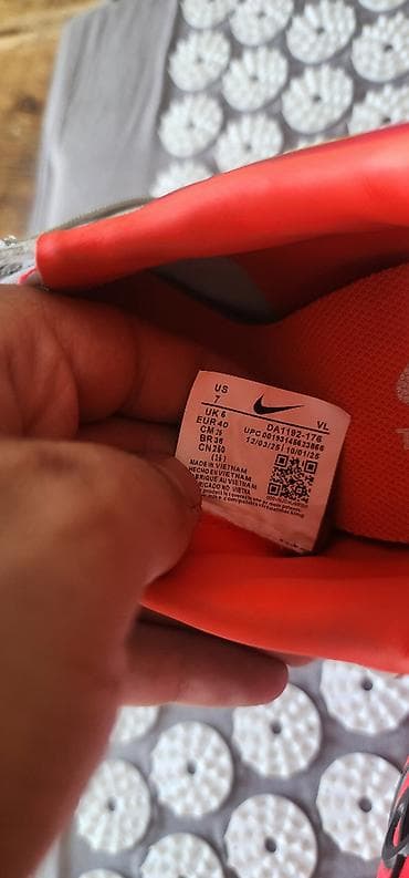 nike gato: Футзалки Сороконожки 1 модель - Nike Phantom Размер EUR 41, US 8 — 9