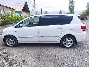 портер рядом: Toyota Ipsum: 2001 г., 2.4 л, Автомат, Бензин, Минивэн — 3