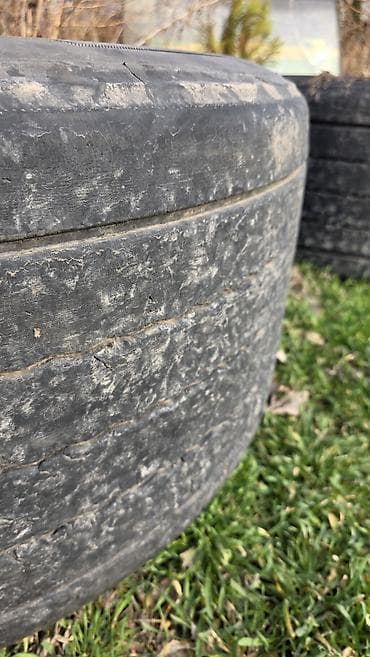 резиновый полики: Грузовые шины (без дисков), комплект разного количества. - Тип: шины — 2