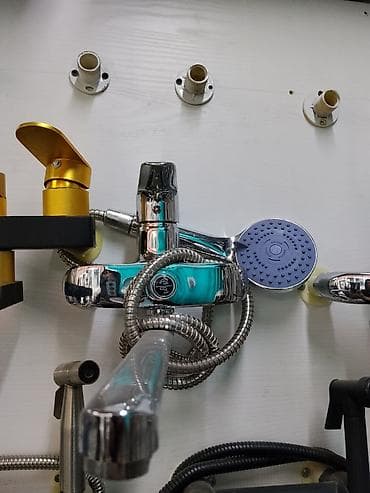 Ванна жана душ үчүн суу аралаштыргычтар: Ванна жана душ үчүн суу аралаштыргыч, Кол душ, Орнотуу: Сырткы монтаж, Материалы: Латунь, Функциялар: Функциялары жок — 1