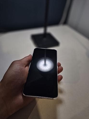 s 65: Samsung Galaxy S22, Б/у, 256 ГБ, цвет - Серебристый — 3