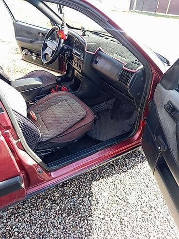 дроссельная заслонка стоимость: Volkswagen Passat: 1991 г., 1.8 л, Механика, Бензин — 10