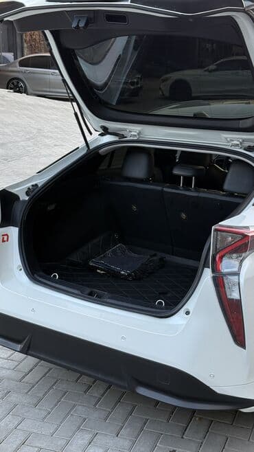 фотохромные очки: Toyota Prius: 2017 г., Гибрид, Хэтчбэк — 4