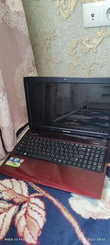 Ноутбук Samsung (серия R/NP, 15.6") в бордовом цвете + фирменная — 1