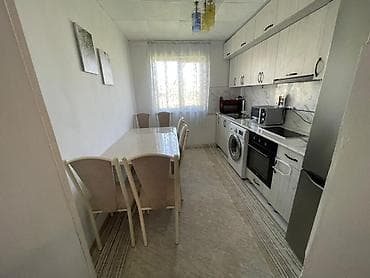 сдаю дом байтик: Гостевой дом с большим двором и садом роз Описание: - Двухэтажный дом — 5