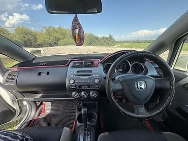 Унаа сатуу: Honda Fit: 2002 г., 1.3 л, Вариатор, Бензин, Хетчбек — 9