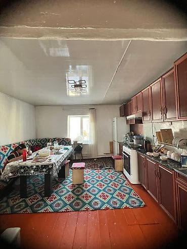 дом жээк: Кочкор центрдан 5 бөлмөлүү үй сатылат. үйдүн көрүнүшү сүрөттөдүгөй — 6