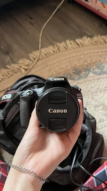 Зеркальная камера Canon EOS 1200D с комплектным объективом Canon Zoom