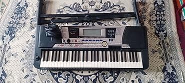 Синтезаторы: Синтезатор Yamaha PSR-550 - Портативный клавишный инструмент с 61 — 1