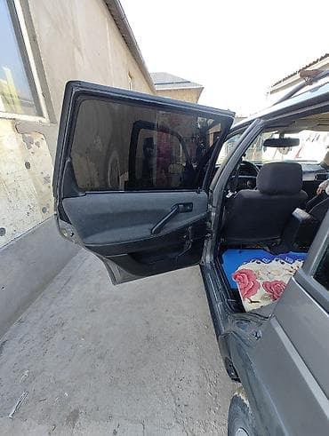 машина volkswagen: Volkswagen Passat Variant: 1989 г., Универсал — 10