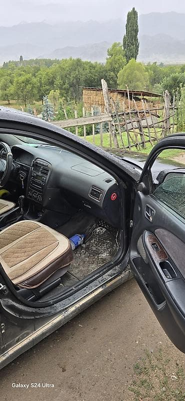 авто в такси: Toyota Avensis: 2001 г., 0.2 л, Механика, Дизель, Универсал — 6