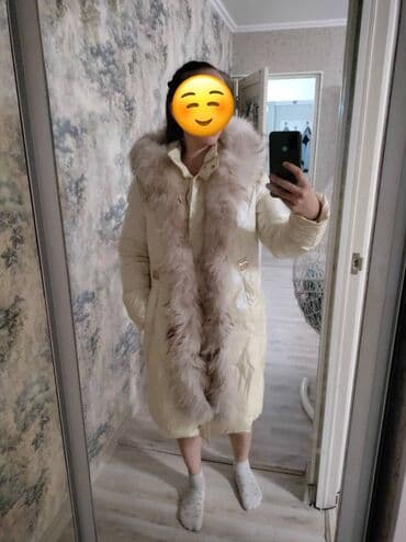 Продаю куртку в жемчужном цвете. Шикарно смотрится, очень теплая, нам