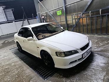 Honda Accord: 1999 г., 2 л, Автомат, Бензин, Седан