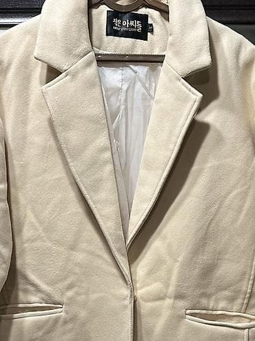 дордой женские куртки: Женское пальто-жакет цвета айвори 350 сом - Размер на бирке: S — 2