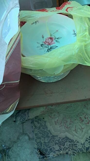 посуда из дерево: Набор столовой посуды (фарфор/керамика), разнообразные предметы — 1