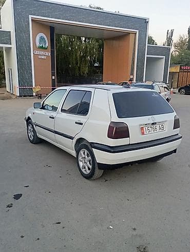 Унаа сатуу: Volkswagen Golf: 1993 г., 1.8 л, Кол менен иштөөчү, Бензин, Хетчбек — 2
